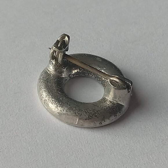 Small Vintage Circle Rhinestone Pin - Picture 10 of 11